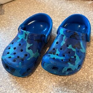 Kids Blue Camo Crocs